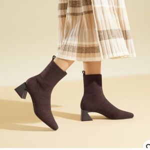 Vivaia Regina Square-toe Water Repellent Bootie - size 39.5 - 9